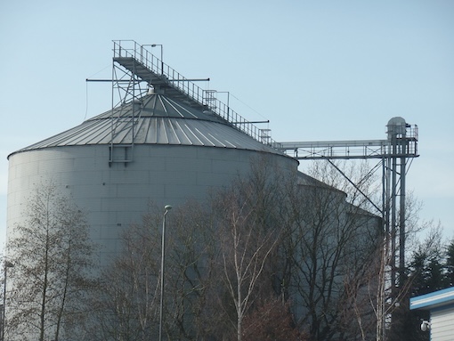 Storage tank cleaning